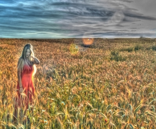 Bella donna bionda in un campo di grano al tramonto ritoccata con
  - Foto, immagini