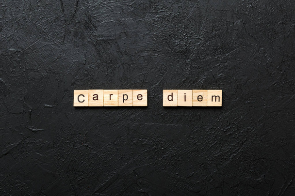 Carpe diem word written on wood block. Carpe diem text on table, concept. - Foto, Imagen