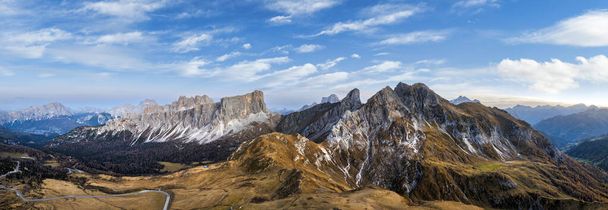Panorama das montanhas durante o outono - Foto, Imagem