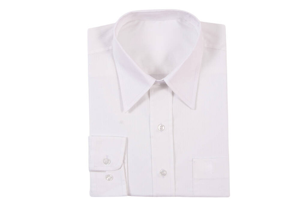 Λευκό πουκάμισο με κενή ετικέτα σε απομονωμένες φόντο, το top view - Φωτογραφία, εικόνα