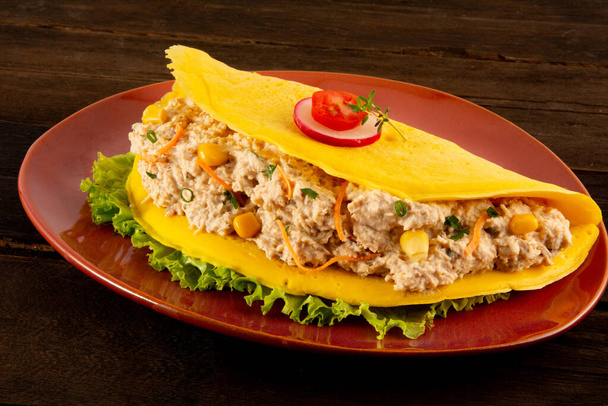 クリープカブラジルのカサバパンケーキ(タピオカ)。 カッサバ小麦粉と卵から作られた健康食品 - 写真・画像