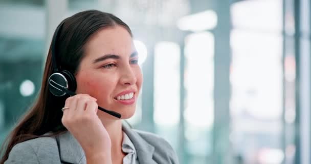 Γυναίκα, ακουστικά ή κλήση ως γραφείο βοήθειας, πρόβλημα ή δυσλειτουργία στο telemarketing, crm ή την επικοινωνία. Γυναικείο γραφείο εξυπηρέτησης πελατών, σύμβουλος ή μικρόφωνο για την υποστήριξη, τη διόρθωση ή συμβουλές ως λύση για 404 στην επιχείρηση. - Πλάνα, βίντεο