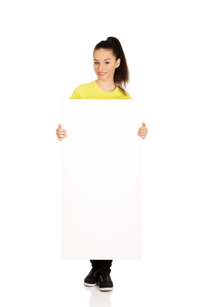 Young happy woman with blank board. - Valokuva, kuva