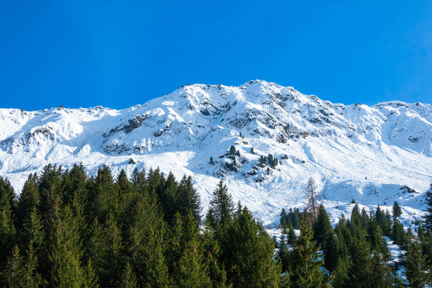 Снігова гора Сассо Омбрія - гірський регіон Лукман'є у Швейцарії - Фото, зображення