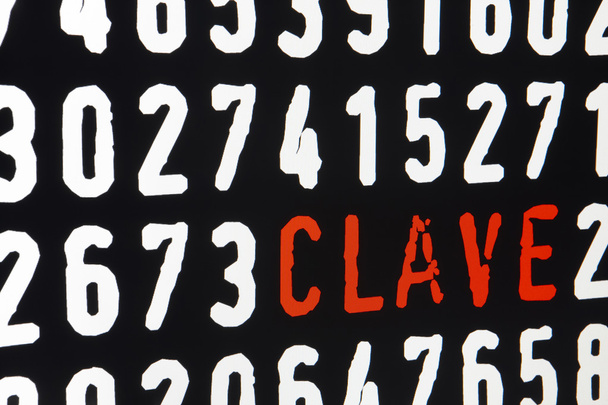 Clave szöveg és számok a fekete háttér előtt a számítógép képernyőjén - Fotó, kép