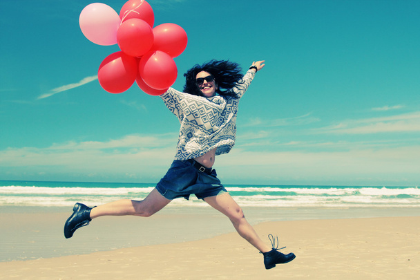 Nainen, jolla on ilmapalloja
 - Valokuva, kuva