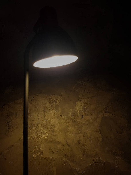lamp in de nacht - Foto, afbeelding