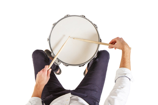 Cómo tocar los tambores
 - Foto, imagen