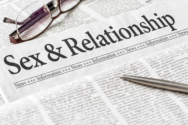 Газета с заголовком "Секс и отношения"
 - Фото, изображение