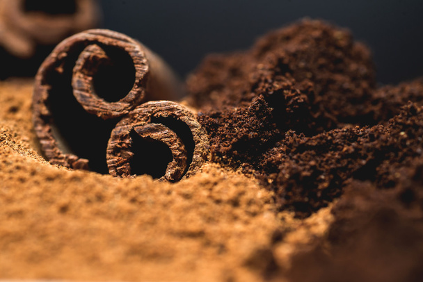 cinnamon powder with sticks and coffee powder. macro,selective - Фото, зображення