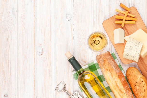 White wine, cheese and bread - Foto, Imagem