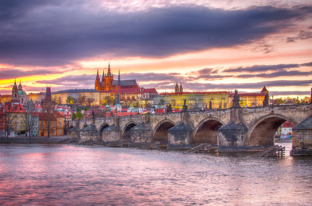Prague Kalesi (Çek Cumhuriyeti), Charles (Karluv) Köprüsü ve Vltava Nehri - Fotoğraf, Görsel