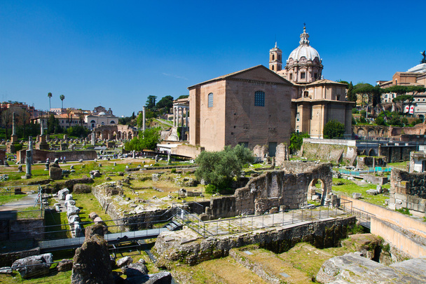 Roman ruins in Rome, Italy - Фото, изображение