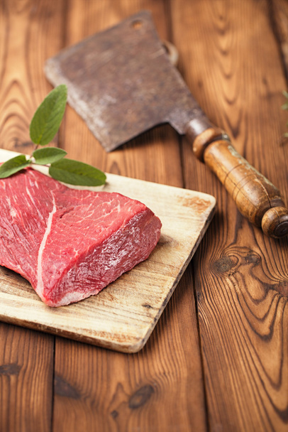 Filet z surowego mięsa wołowego mięsa - Zdjęcie, obraz