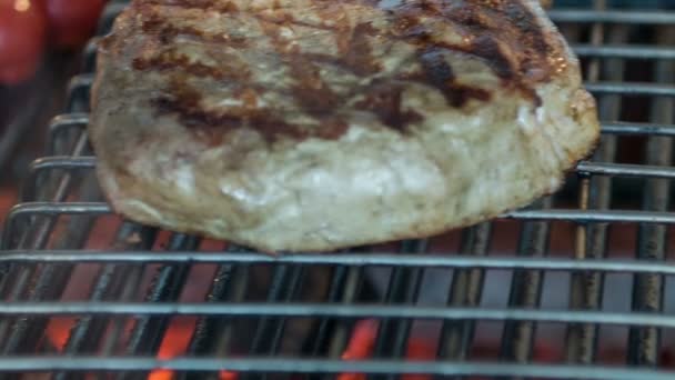 Vízszintes dolly lövés a zöldségekkel együtt steak hazudik - Felvétel, videó