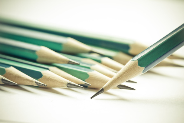 Ensemble de crayons verts affûtés
 - Photo, image