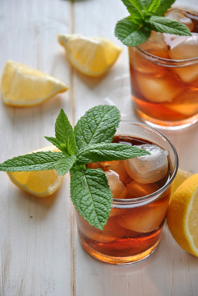 glasses of ice tea with mint  - Foto, imagen