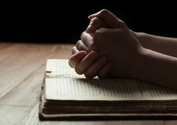 Woman hands on bible - Foto, afbeelding
