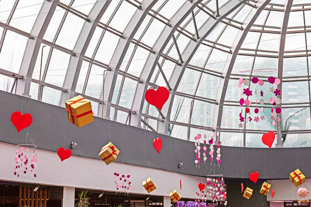 festive installation with gifts and hearts in the interior. Holiday party. St. Valentine's Day - Photo, Image