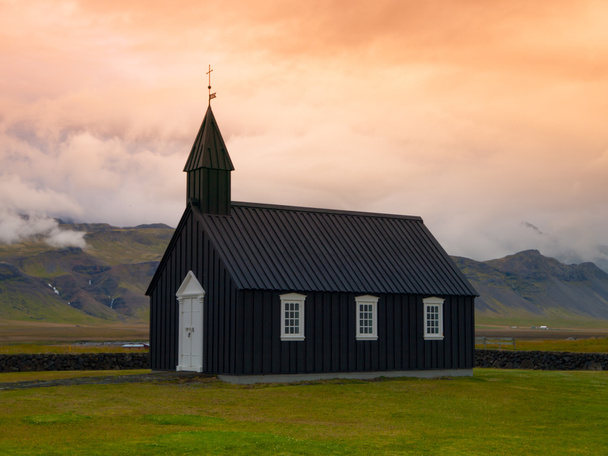 Black wooden church - Zdjęcie, obraz