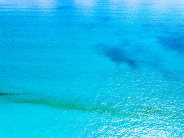 Beau fond de paysage d'été de surface de mer à Phuket île de Thaïlande - Photo, image