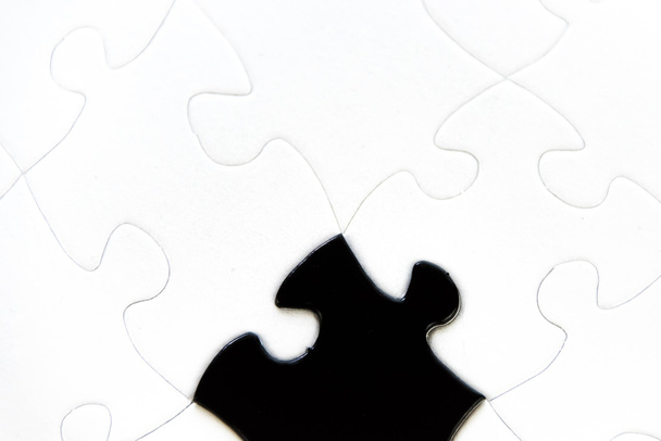 Чорно-білі шматочки головоломки
 - Фото, зображення