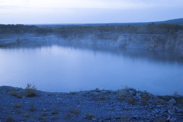 Озеро в яме
 - Фото, изображение