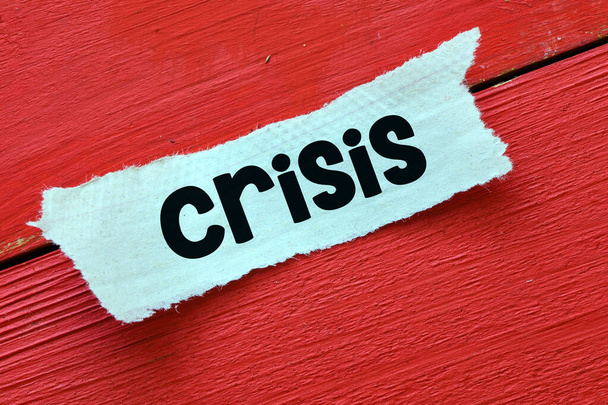 CRISIS. Slovní krize napsaná na kusu papíru. Koncept hospodářské krize - Fotografie, Obrázek