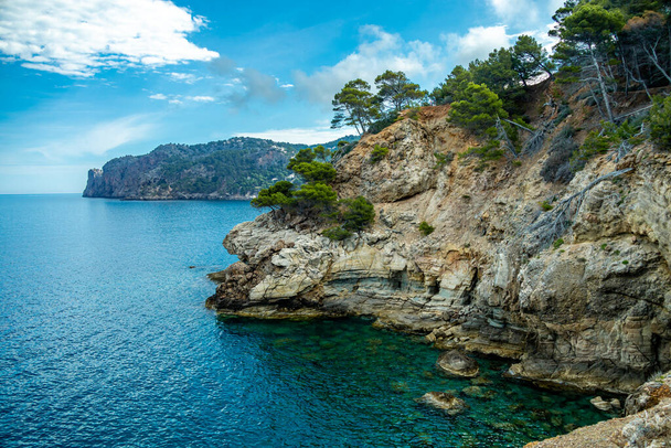Caminata costera a la bahía de Cala de Dei en la hermosa isla balear de Mallorca - España - Foto, Imagen