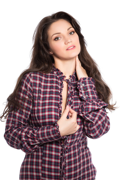 Brunette femme posant en chemise à carreaux
 - Photo, image