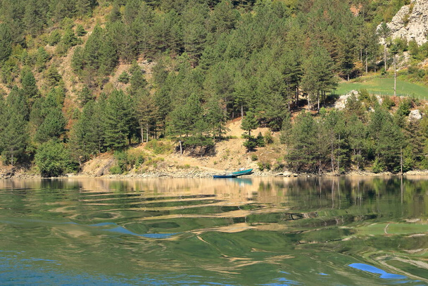 Vista del lago Koman en Albania - Foto, Imagen