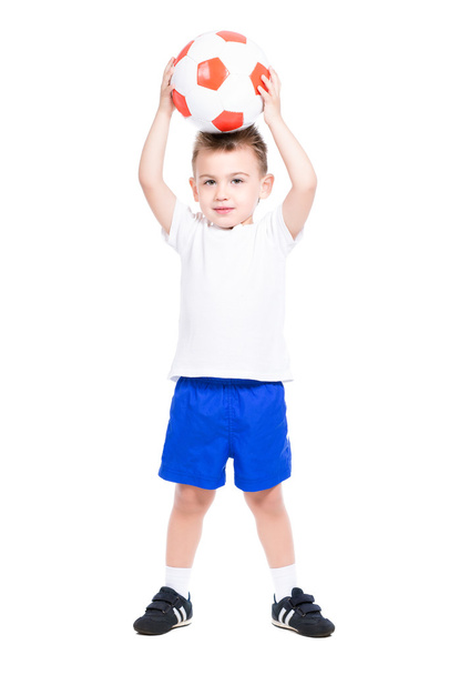 Garçon posant avec ballon de football
 - Photo, image