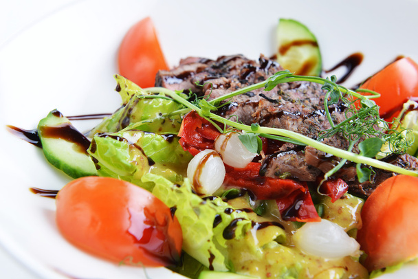 Tasty salad on dish - Fotoğraf, Görsel