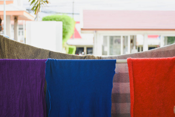 Πετσέτες χεριών πλυμένες και στεγνές στο ράφι - Φωτογραφία, εικόνα
