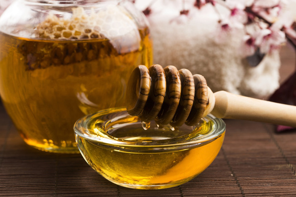 φρέσκο μέλι με κηρήθρα - Φωτογραφία, εικόνα
