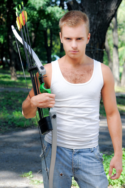 Young man with a bow - Foto, imagen