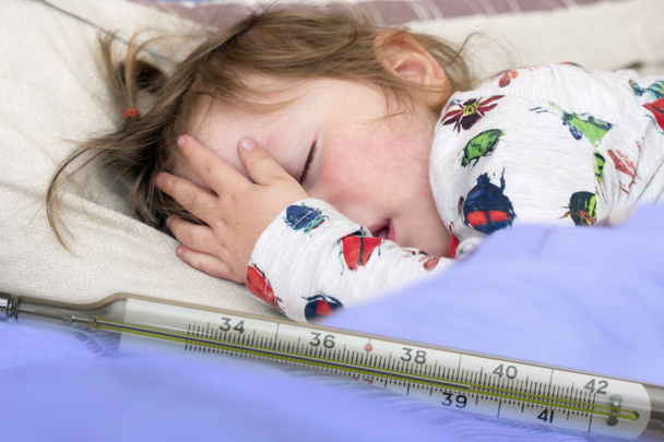 Mercury thermometer and a little sick girl  - Foto, Imagem