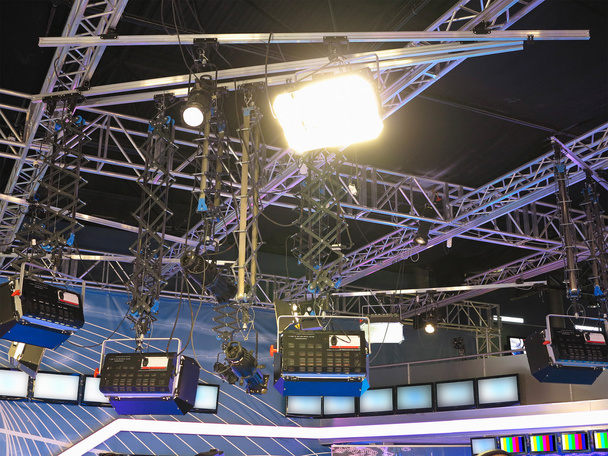 κατασκευών Εξοπλισμός φωτισμού studio tv και προβολείς - Φωτογραφία, εικόνα