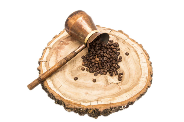 cafetière avec grains de café sur un fond en bois
 - Photo, image
