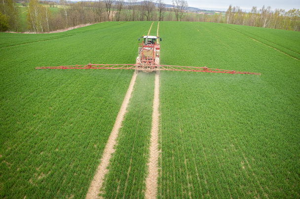 Vista aérea del tractor
 - Foto, imagen