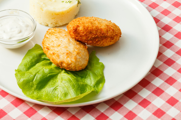 Chicken cutlet with mashed potatoes - Foto, afbeelding