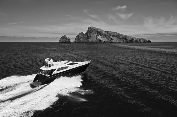 luxe jacht in de zee - Foto, afbeelding