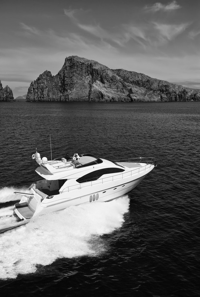 yacht de luxe dans la mer - Photo, image