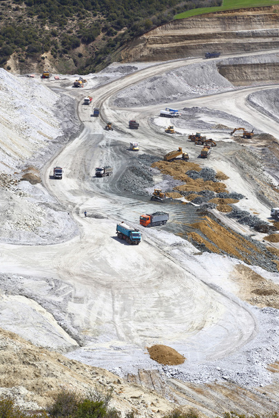 Mijnbouw site in de bergen - Foto, afbeelding