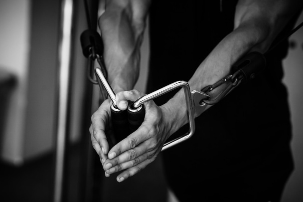 bodybuilder guy in gym hands close up - Фото, изображение