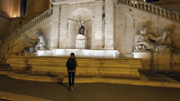 Girl is coming to Fontana della Dea Roma. Night. Rome, Italy - Footage, Video