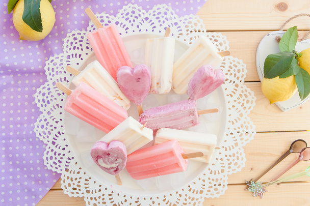 Variety of frozen popsicles - Foto, immagini