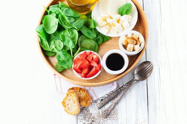 ingrediënten voor salade - Foto, afbeelding