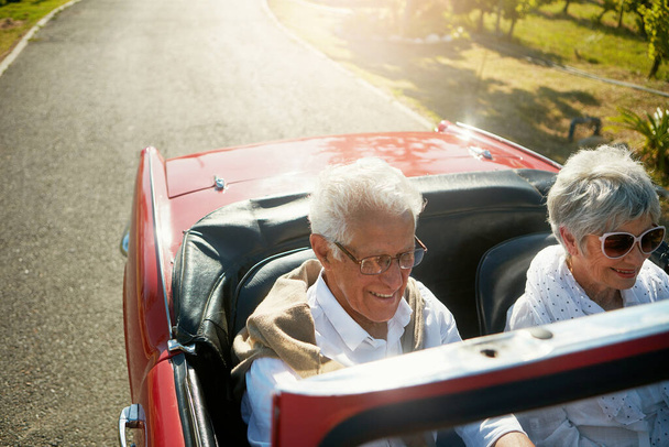 Old couple, driving and convertible car or countryside road trip in vineyard for retirement, marriage or adventure. Man, woman and transportation in Napa valley or exploring, nature or journey. - Foto, Imagem