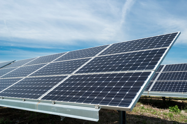 太陽光発電パネル - 代替電力源 - 写真・画像